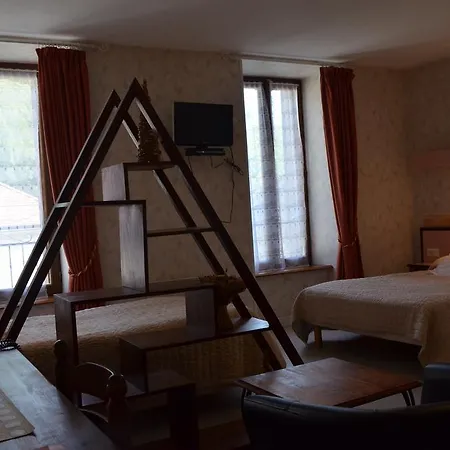 Logis De L'allagnonette מלון Saint-Poncy